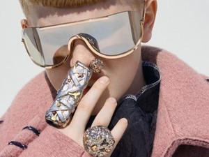 Bátor? Felháborító? Női ruhákba öltöztette 11 éves kisfiát