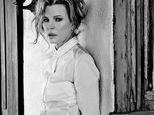 Mennyi? 60? Nem létezik! Kim Basinger 40-nek néz ki