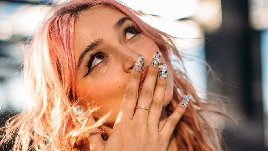 Íme az idei tavasz legcsodásabb körömtrendje, amiért mindenki odáig van 