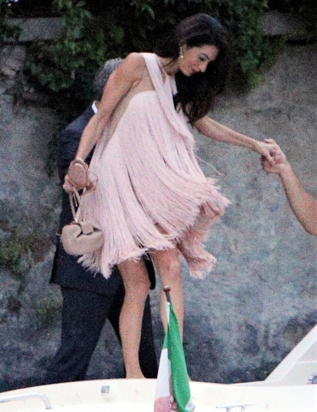 Amal Clooney egy Stella McCartney ruhában