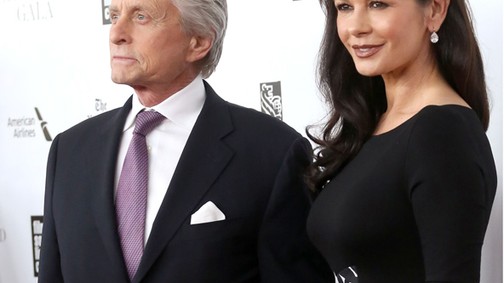 Michael Douglas megcsalja a feleségét?