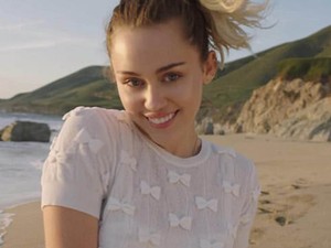 Pajkos szerelmi vallomás Miley Cyrus új dala