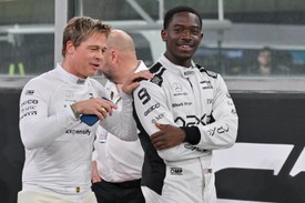 Brad Pitt az F1 című film forgatásán