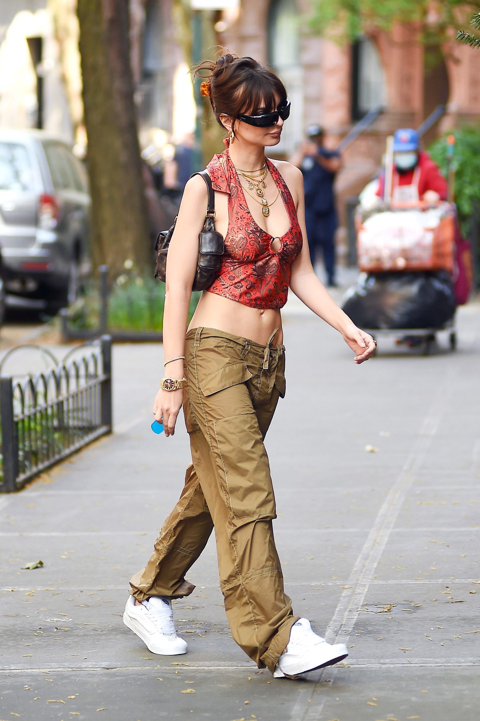 Íme a tökéletes cargo nadrágos fesztivál szett.