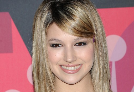 A nagy pénzrablás Tokiója igazi földre szállt angyal volt 16 évvel ezelőtti fotóin, nem is emlékeztet a mostani önmagára