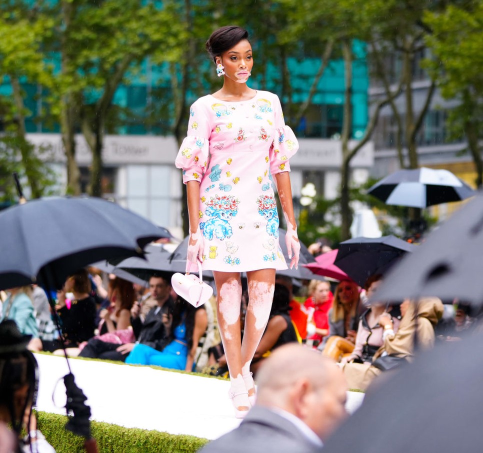 Az elfogadás és a sokszínűség átjárta a bemutatót: mitől volt igazán különleges a Moschino show-ja? 