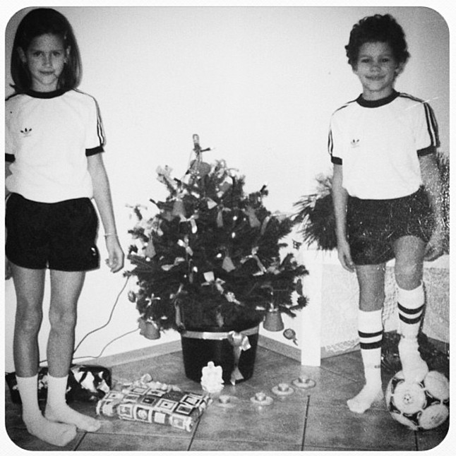 Elolvadunk Kondás Kata és ikertesója cuki karácsonyi képe láttán!