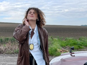 Gyere velünk klipforgatásra, és nézd meg, mit visel az énekesnő!