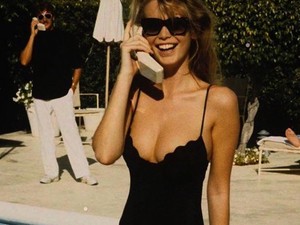 Ilyen most bikiniben a 48 éves Claudia Schiffer, de HOGY lehet ez?