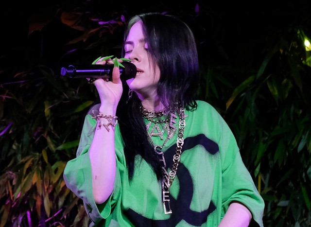 Billie Eilish statement nyakláncokban