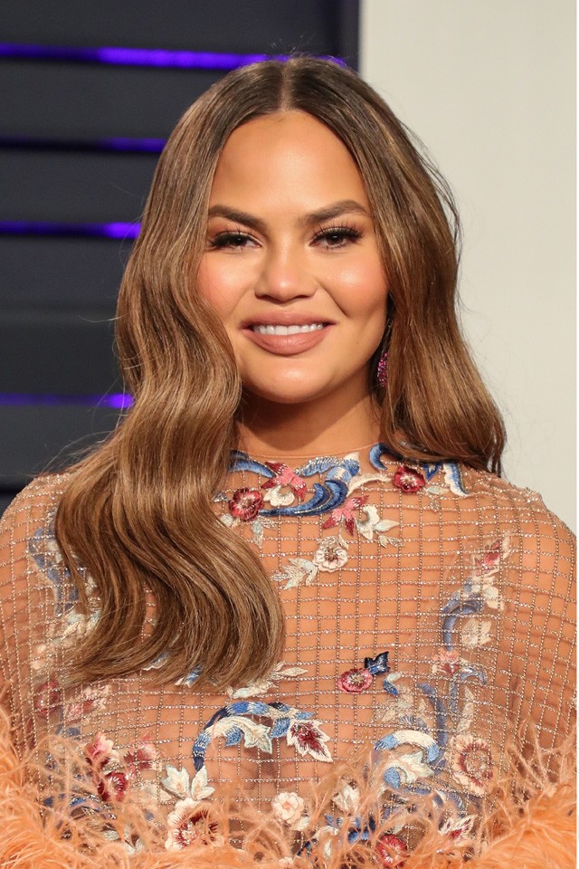 Chrissy Teigen Oscar partis ruháját pont ilyen eseményekre találták ki