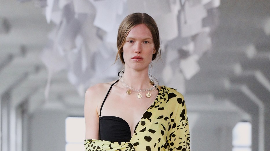 A Nanushka a New York Fashion Week-en mutatta be 2025-ös tavaszi-nyári kollekcióját