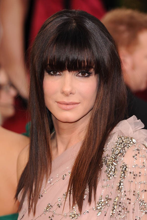 Sandra Bullock is bevállalta már a frufrut, és milyen jól tette! Először rá sem ismertünk, de be kell vallanunk, odáig vagyunk ezért a frizuráért!