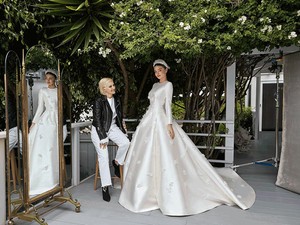 Gyönyörűbb menyasszonyt még nem láttál, és ez a ruha ÁLOM