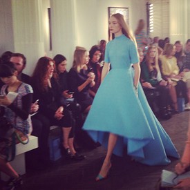 Csodás ruha Emilia Wickstead kollekciójából.