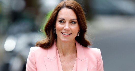 Katalin hercegné miniszoknyás szettje maga az álom, ritkán visel ilyen merész darabot