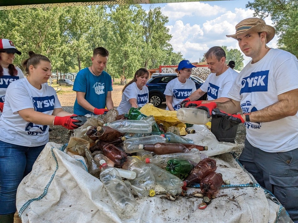 A társadalmi felelősségvállalás nem csupán szlogen a JYSK életében – a nemzetközi vállalat lokális szinten is aktívan keresi azokat a lehetőségeket, ahol kézzelfogható segítséget nyújthat.