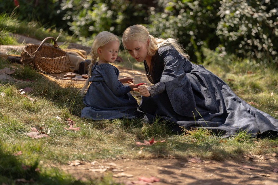 Phia Saban Helaena Targaryenként brillírozik a Sárkányok házában