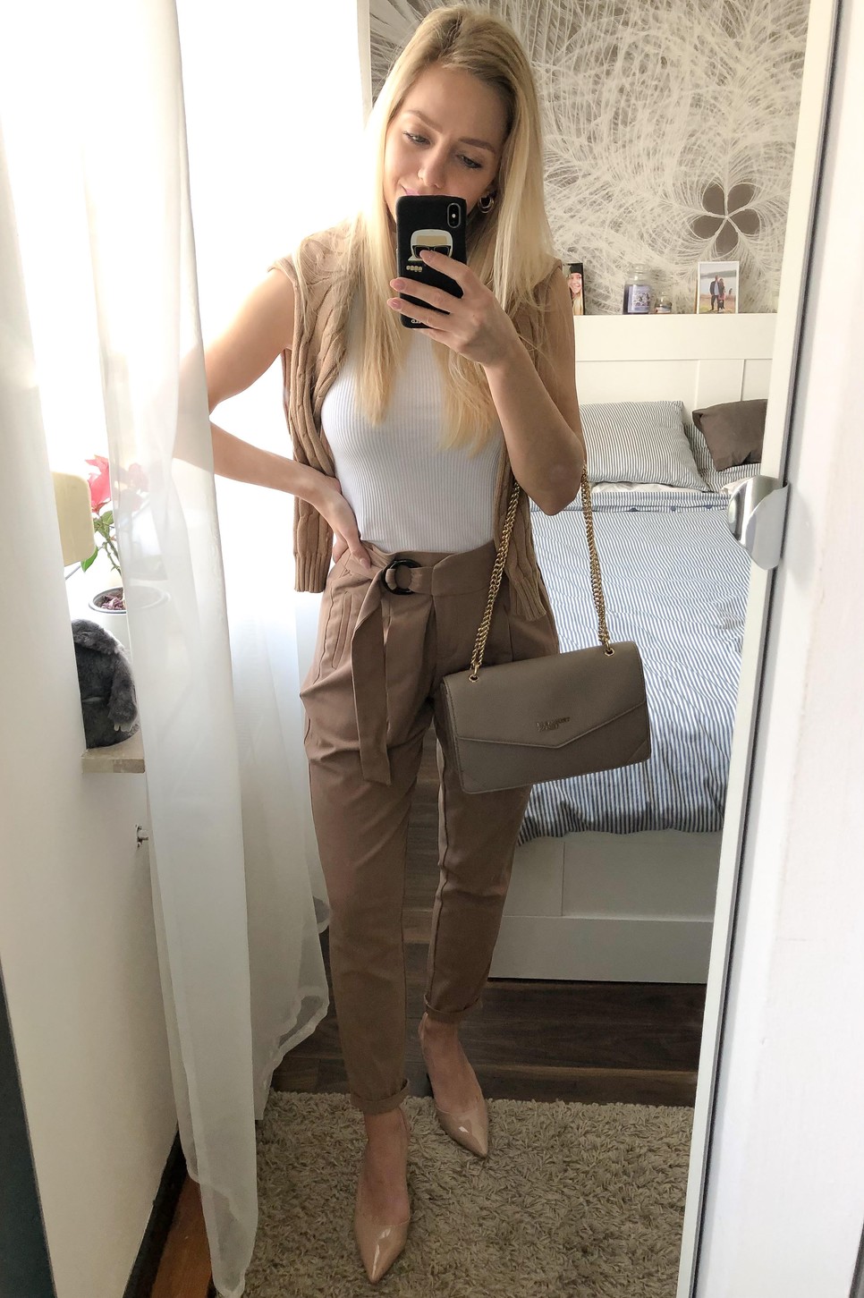 Fuller Bianka a bézs árnyalatokat szereti a legjobban viselni