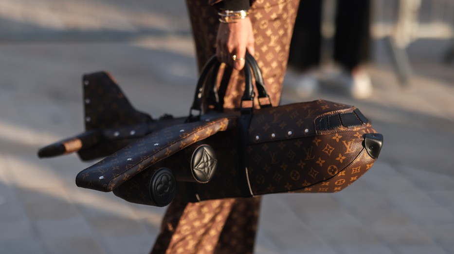 És te mit csinálsz a táskáddal, miután felszálltál a repülőgép fedélzetére?