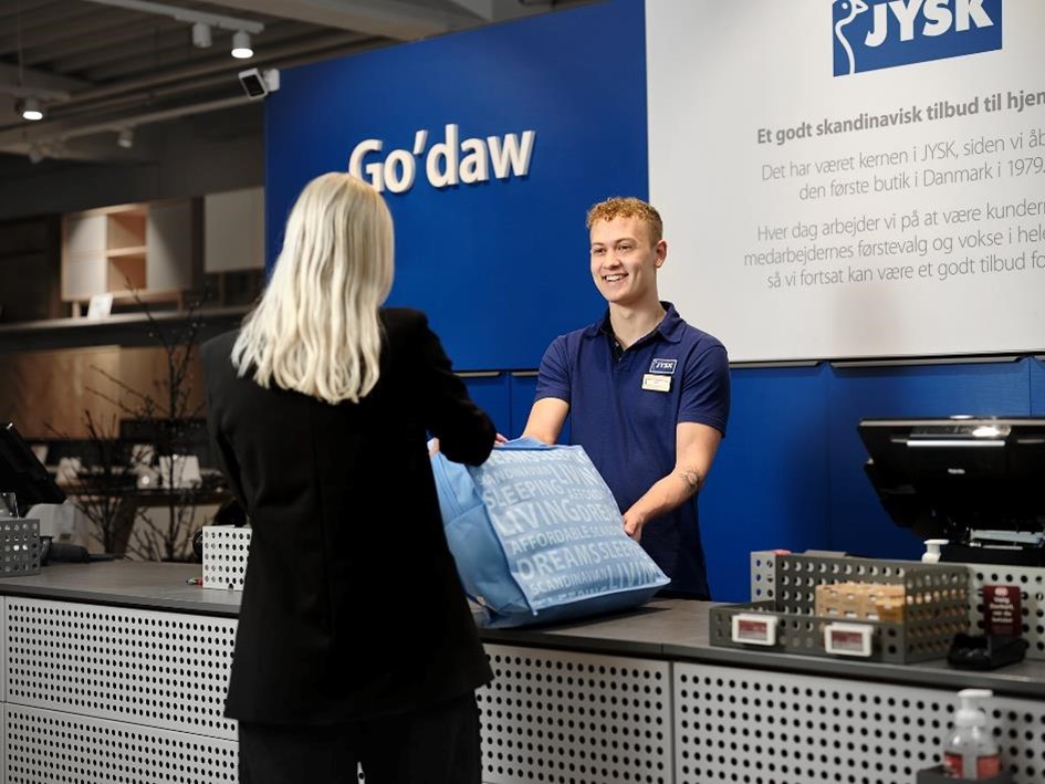 A JYSK környezettudatos alapállása nemcsak a termékek anyagaiban, hanem a háttérben zajló munkafolyamatok sok részletében megmutatkozik, számos fenntartható lépés formájában