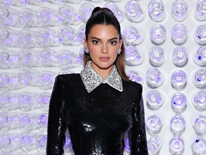 Kendall Jenner melltartó nélkül, áttetsző felsőben ment vacsorázni, és minden joga megvan hozzá