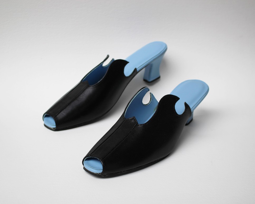 Újrahasznosított bőr kiegészítők és romantikus kötött darabok – ismerd meg Kain Eszter divattervezőt