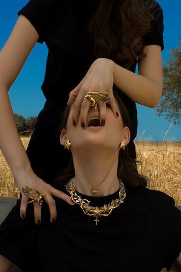 Hánytatással népszerűsít a luxusmárka?