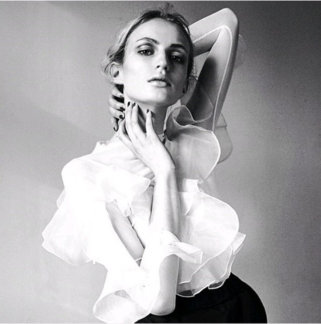 Menyhért Alíz gyönyörű sminkjét Máté készítette