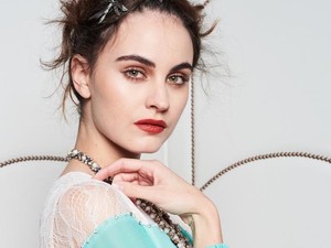 Csillogó frizurák a báli szezonra