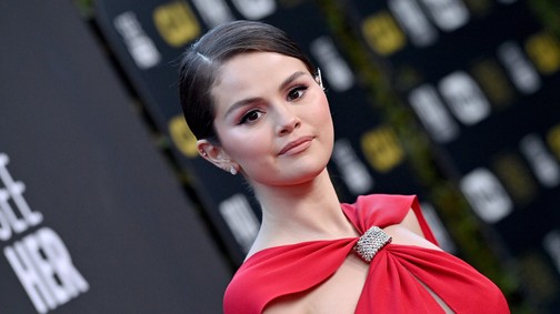 Selena Gomeznek most már van egy nagyszerű frufruja