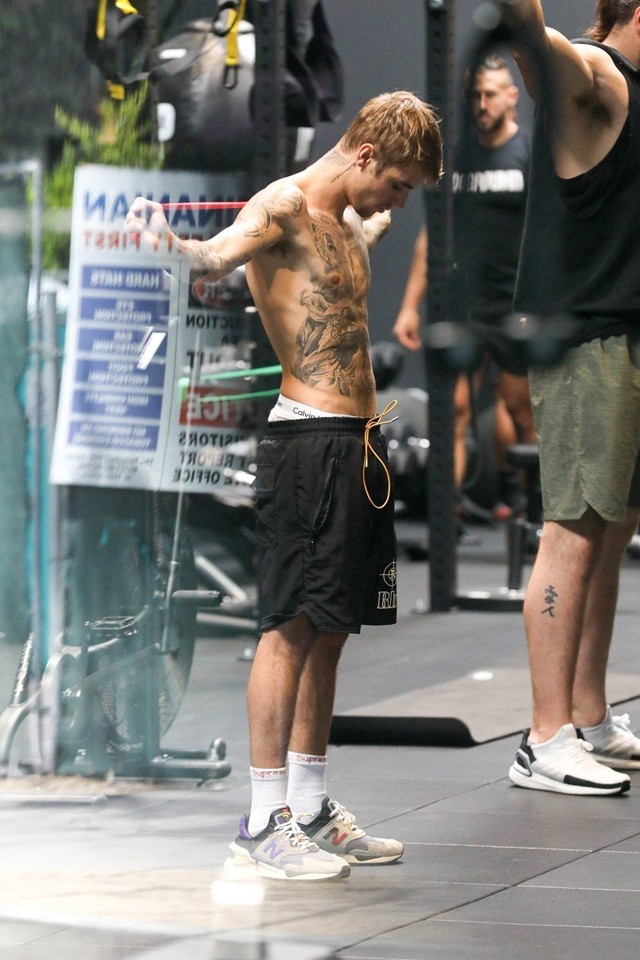 Ezt látni akarod, annyira szexi: félmeztelenül edz Justin Bieber a konditeremben