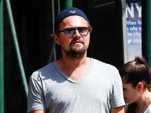 Hoppá! Leonardo DiCaprio megint a régi modellcsajával kavar!