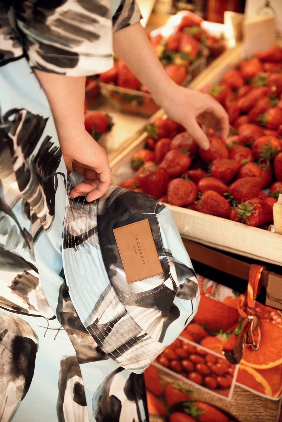 Overall és kalap TOMCSANYI 68 200 Ft, 15 500 Ft