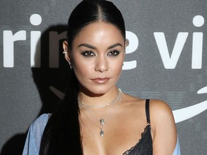 Vanessa Hudgens tényleg fehérneműben érkezett Rihanna partijára
