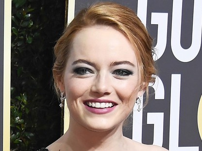 Őrületes rejtett üzenete volt Emma Stone Golden Globe sminkjének