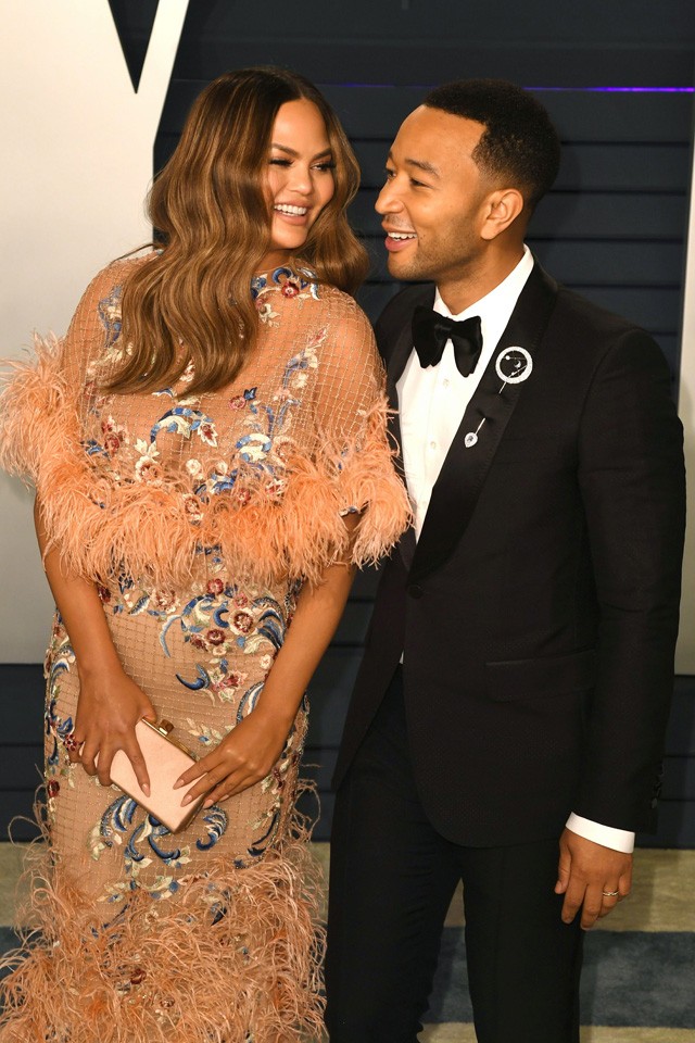 Chrissy Teigen Oscar partis ruháját pont ilyen eseményekre találták ki