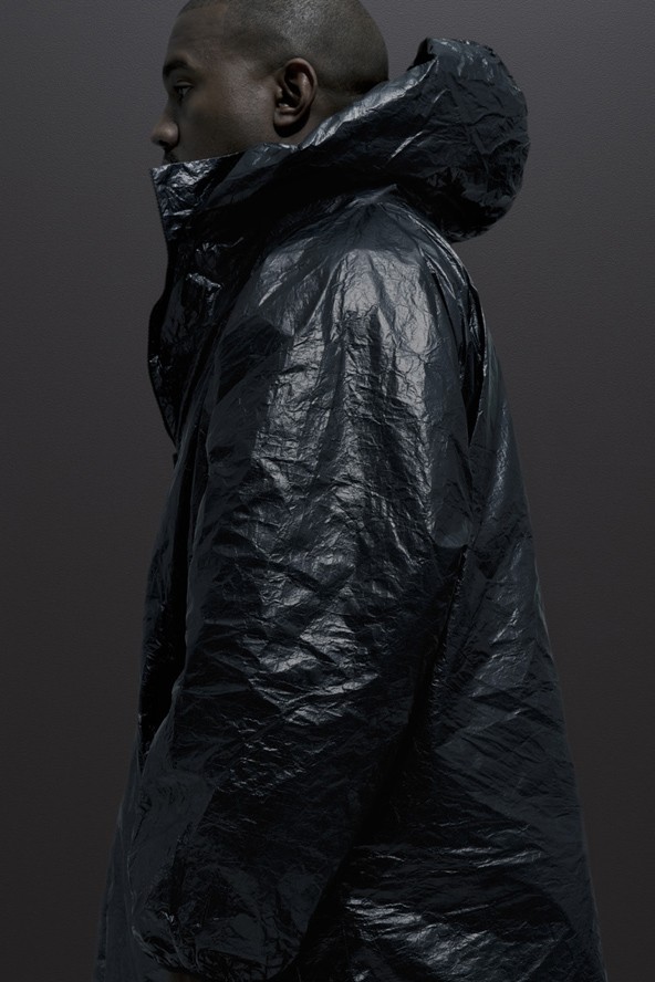 Szakadt harisnyák, szemét, fenékmutogatás és meztelenkedés Kanye West új kollekciójában