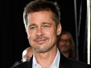 Brad Pitt annyira sármos új filmjének forgatásán, hogy nem találunk rá szavakat