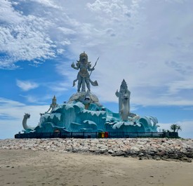 Denpasar partján, a reptér mellett épült látványosság