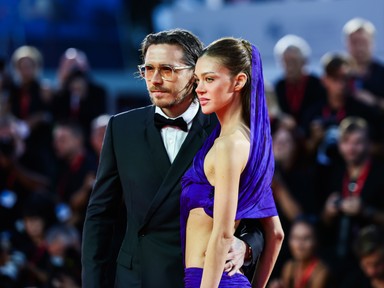 Nicola Peltz Beckham élete legmerészebb ruhájában perzselte fel a Velencei Filmfesztivál vörös szőnyegét