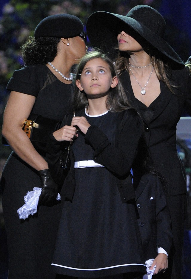 Paris Jackson 11 évesen a Michael Jackson emlékkoncertjén 