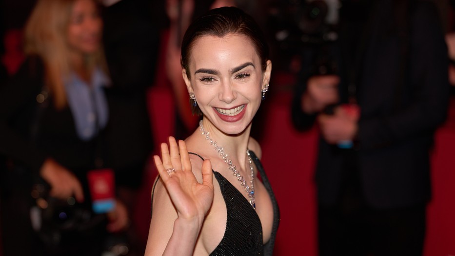 Lily Collins első karácsonyát ünnepelhette édesanyaként