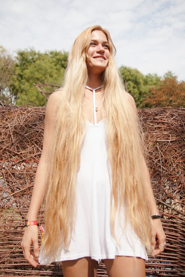 Elyah (23) - Tel Aviv mellett, Herzliyában lakik és a tengerparton dolgozik menedzserként. Egyetemen táncoktatást szeretne tanulni. A gyönyörű hosszú haját az édesanyjától örökölte, és nagyon vigyáz rá, rendszeresen ápolja, és minden nap megmossa, hogy puha és egészséges maradjon sokáig.