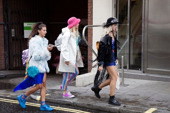 A legjobb streetstyle szettek az angol divatfővárosból, Londonból
