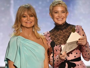 Ha úgy fogunk kinézni fürdőruhában 72 évesen, mint Goldie Hawn, hálát adunk az égnek!