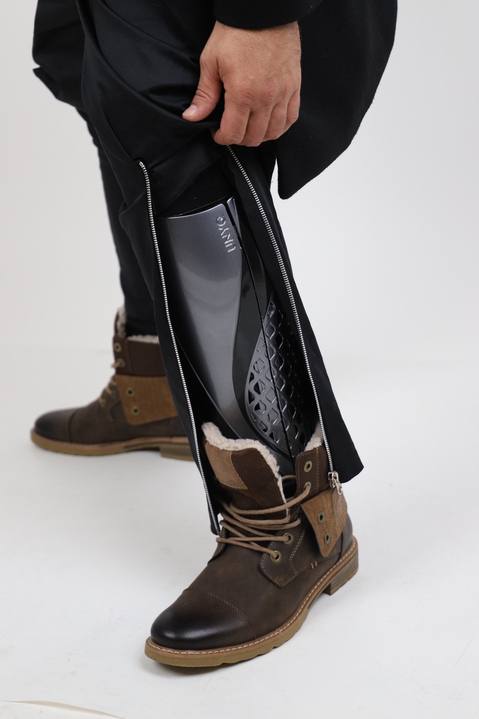 Modell: Máté Roland, Stylist, ruhatervező: D’ange-Csikós Anikó