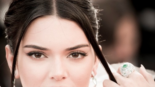 Naná, hogy Kendall Jenner már megint egy kosarast nézett ki magának
