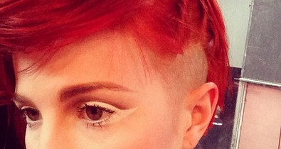 Hayley Williams is ollóhoz nyúlt!
