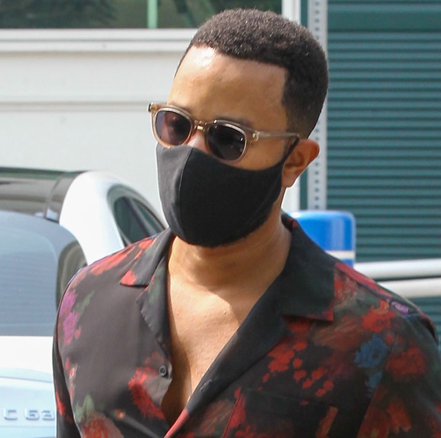 A nap pasija John Legend, aki nemcsak bevásárolt, de ultramenőn is nézett ki közben